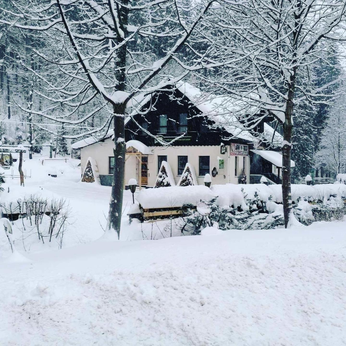 Отель Penzion & Restaurant Pod Certakem Гаррахов Экстерьер фото